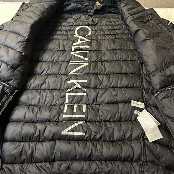 Calvin Klein Packable Puffer Black Jacket. Carry pouch attached. Nearly new Med. - Picture 9 of 12